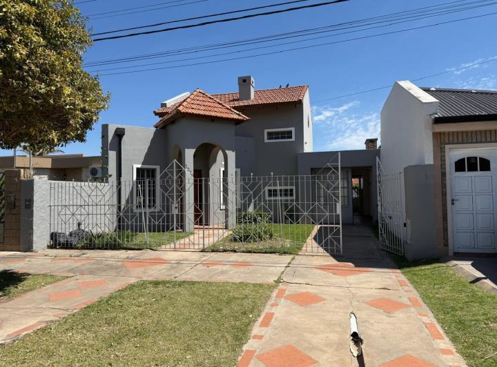 Casa · 106m² · 2 Dormitorios · 2 Cocheras