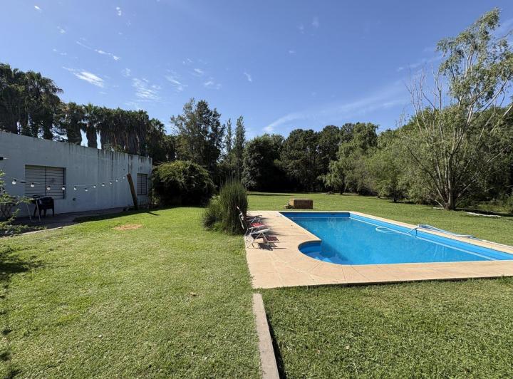 Casa · 250m² · 6 Ambientes · 2 Cocheras