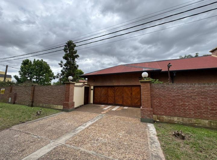 Casa · 550m² · 4 Dormitorios · 4 Cocheras