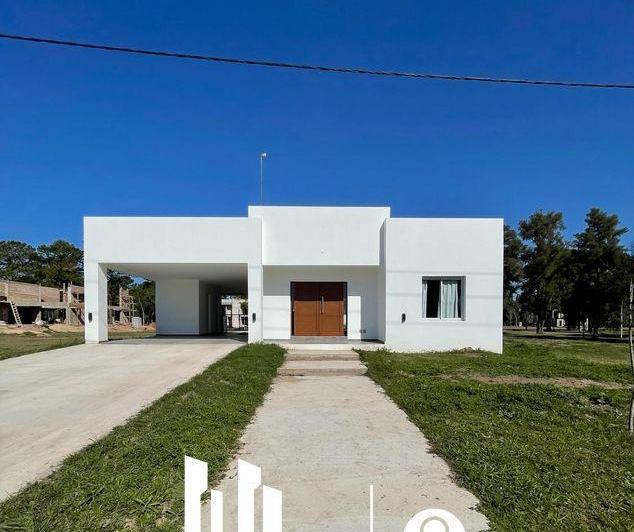 Casa · 80m² · 5 Ambientes · 2 Cocheras