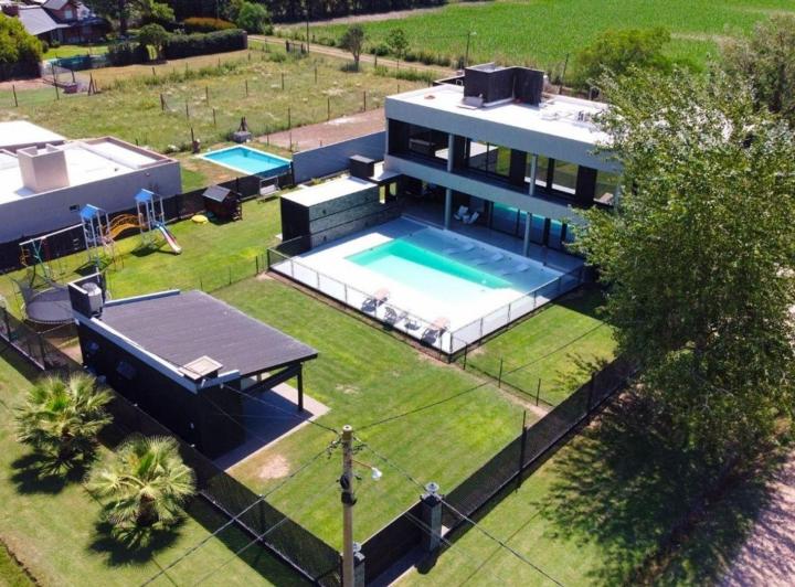 Casa · 505m² · 5 Ambientes · 2 Cocheras