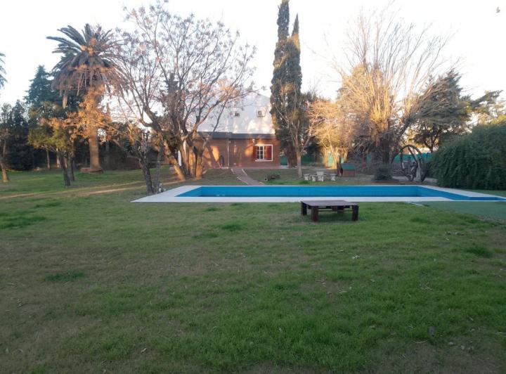 Casa · 3300m² · 3 Dormitorios