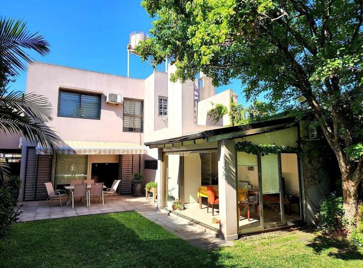 Casa · 180m² · 6 Ambientes · 2 Cocheras