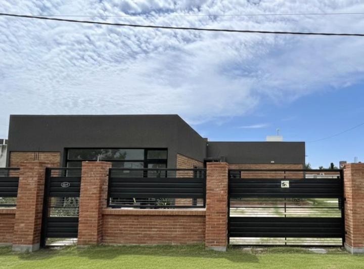 Casa · 152m² · 4 Ambientes · 2 Cocheras