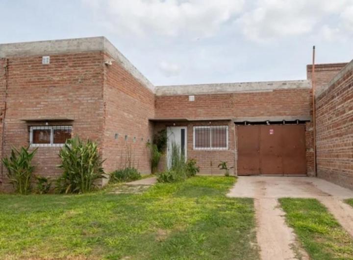 Casa · 100m² · 8 Ambientes