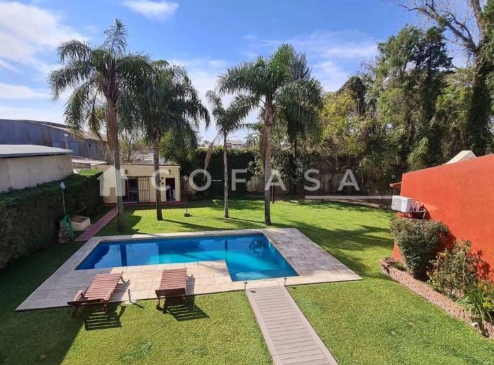Casa · 380m² · 7 Ambientes · 3 Cocheras