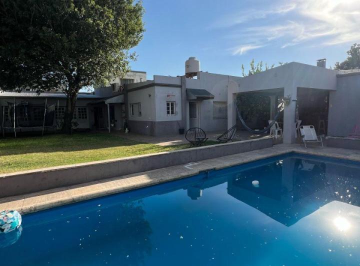 Casa · 235m² · 1 Ambiente · 3 Cocheras