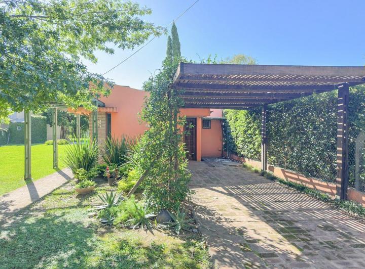 Casa · 106m² · 6 Ambientes · 2 Cocheras