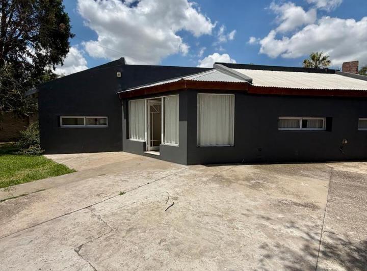 Casa · 200m² · 6 Ambientes · 3 Cocheras