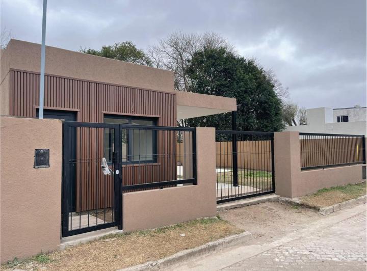 Casa · 52m² · 4 Ambientes · 1 Cochera