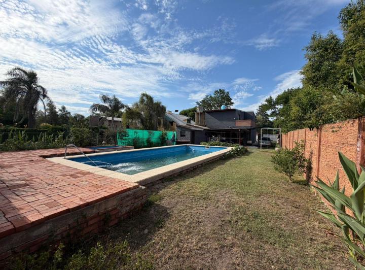 Casa · 240m² · 2 Dormitorios · 1 Cochera