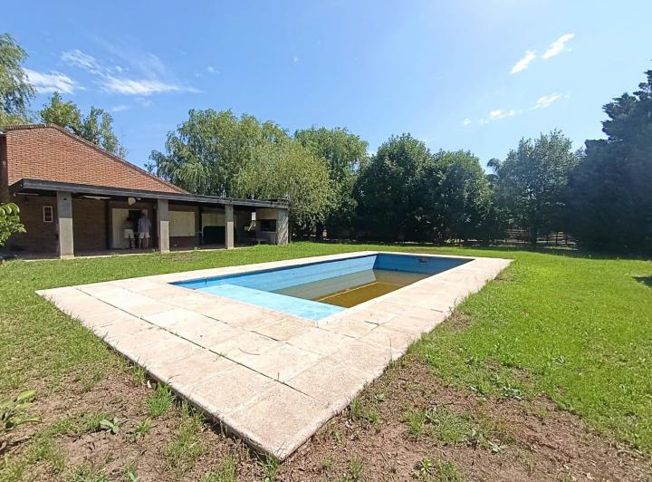 Casa · 75m² · 4 Ambientes · 2 Cocheras