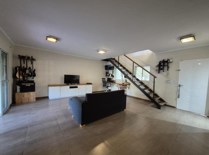 Casa · 309m² · 4 Ambientes · 2 Cocheras