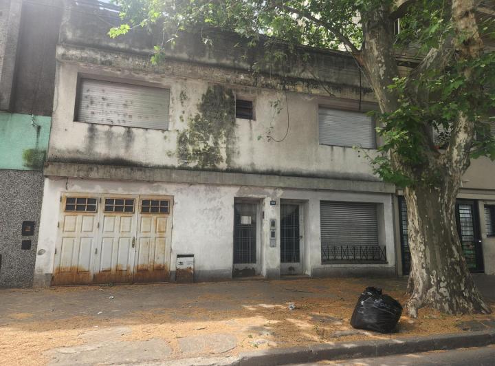 Casa · 179m² · 8 Ambientes · 1 Cochera