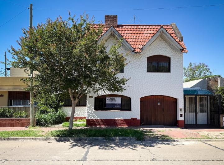 Casa · 178m² · 6 Ambientes · 1 Cochera