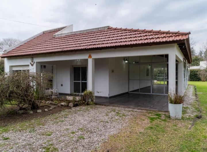 Casa · 180m² · 5 Ambientes · 2 Cocheras