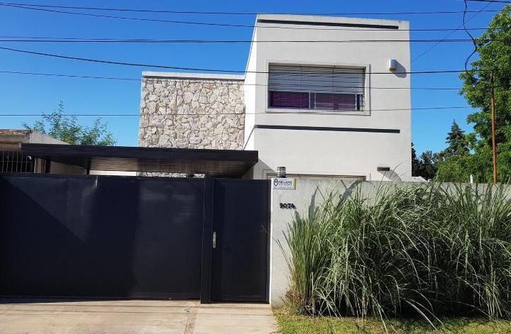 Casa · 320m² · 8 Ambientes · 2 Cocheras