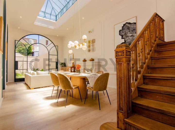 Casa · 205m² · 7 Ambientes · 1 Cochera