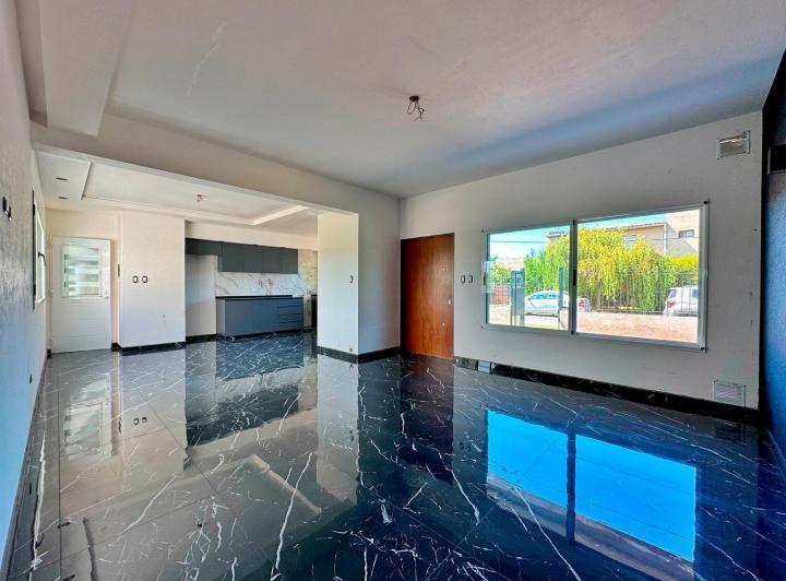 Casa · 111m² · 3 Ambientes · 2 Cocheras