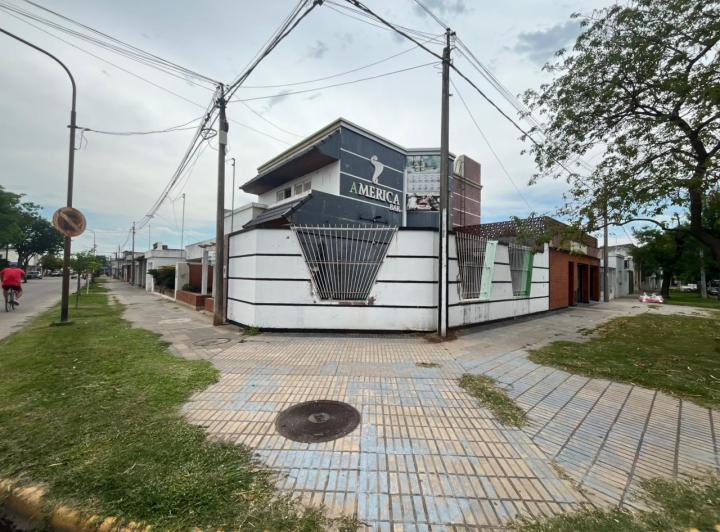 Casa · 207m² · 9 Ambientes · 2 Cocheras