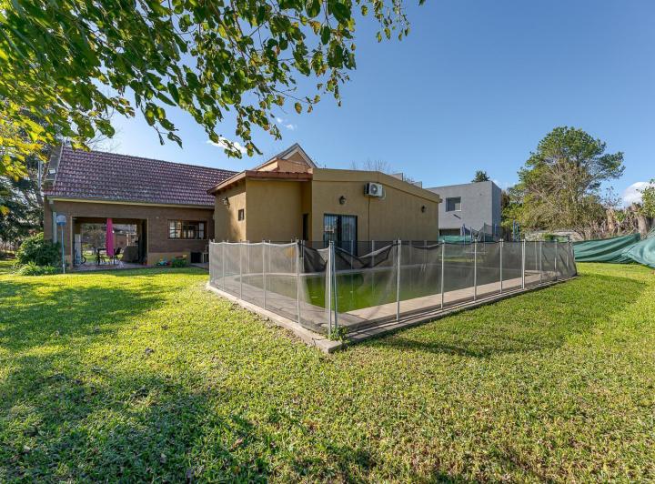 Casa · 165m² · 4 Ambientes · 2 Cocheras