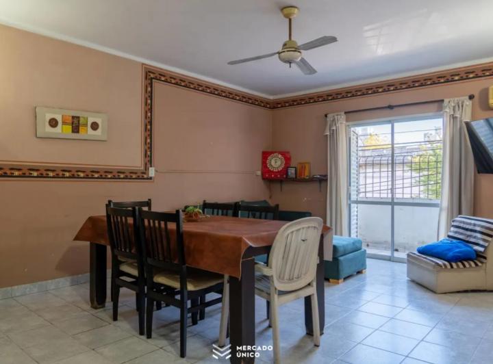 Casa · 234m² · 8 Ambientes · 2 Cocheras
