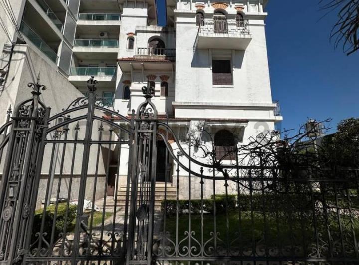 Casa · 766m² · 10 Ambientes · 2 Cocheras