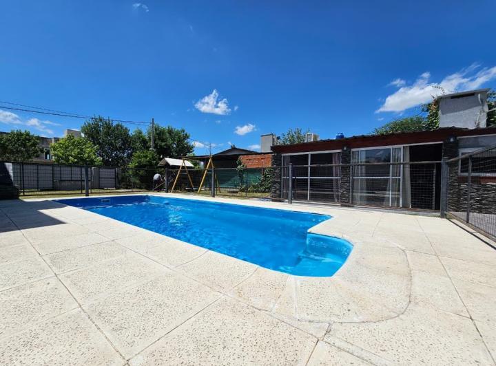 Casa · 130m² · 6 Ambientes · 2 Cocheras