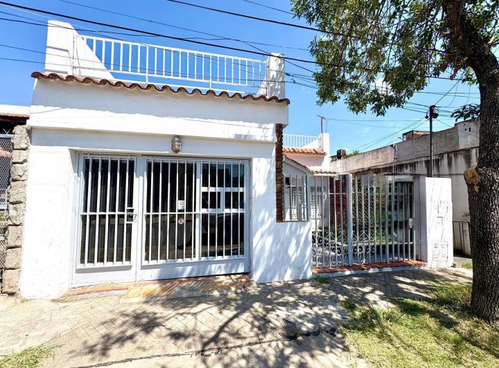 Casa · 90m² · 6 Ambientes · 1 Cochera