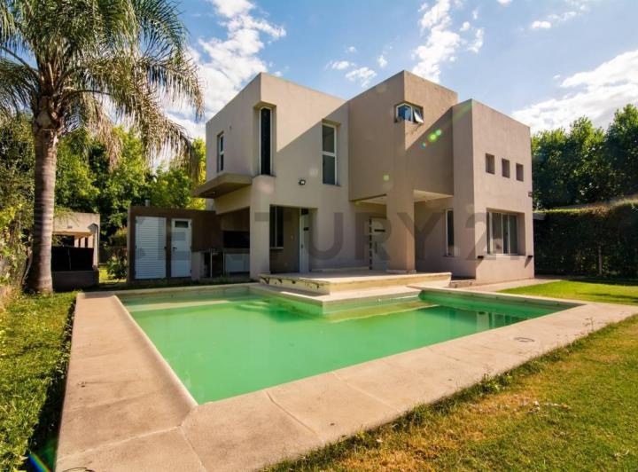 Casa · 151m² · 6 Ambientes · 1 Cochera