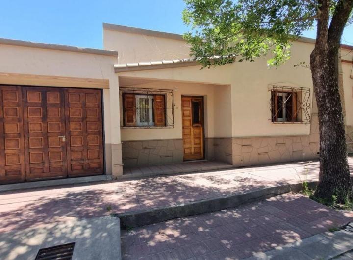 Casa · 181m² · 1 Ambiente · 2 Cocheras