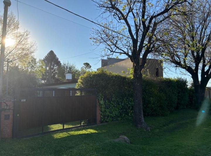 Casa · 85m² · 3 Ambientes · 2 Cocheras