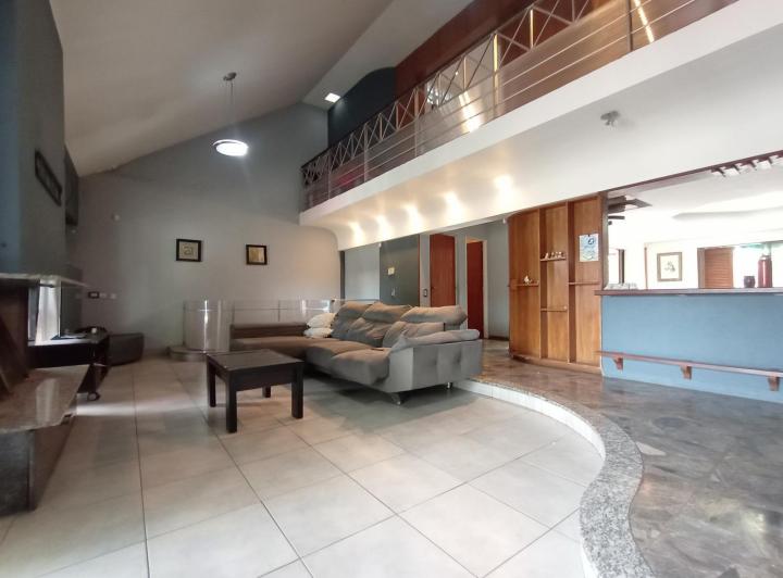Casa · 319m² · 5 Ambientes · 3 Cocheras
