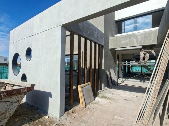 Casa · 270m² · 7 Ambientes · 2 Cocheras