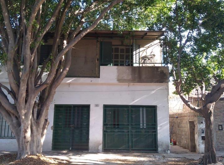Casa · 129m² · 9 Ambientes · 2 Cocheras