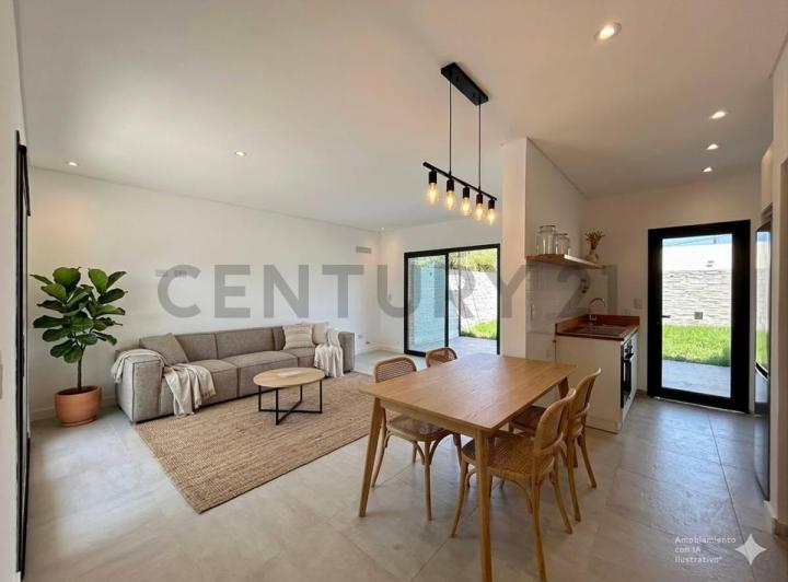 Casa · 96m² · 4 Ambientes · 2 Cocheras
