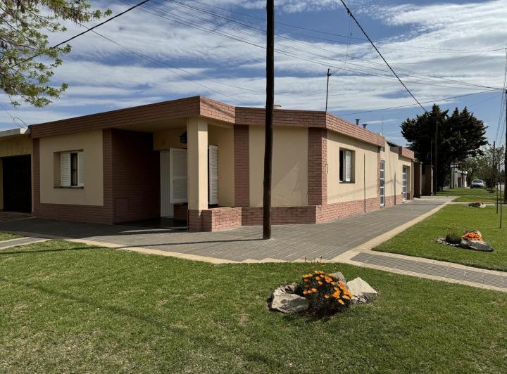 Casa · 4 Ambientes · 1 Cochera