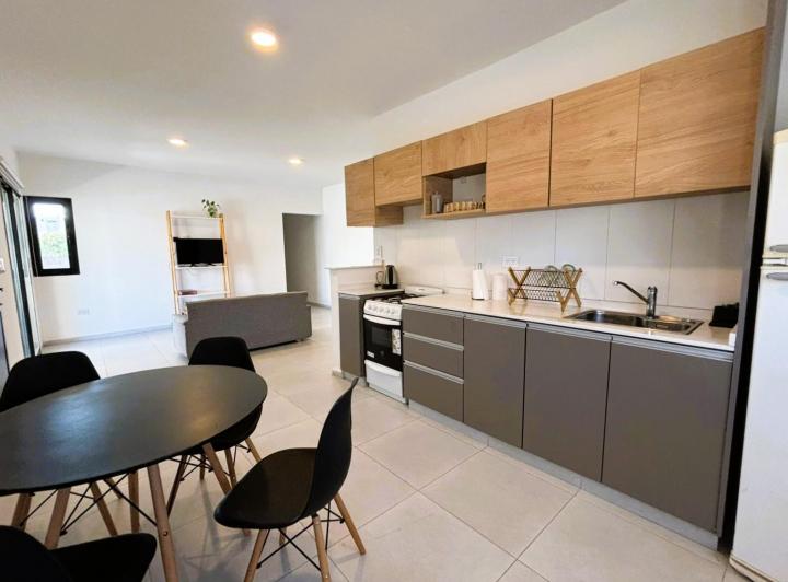 Casa · 75m² · 3 Ambientes · 3 Cocheras