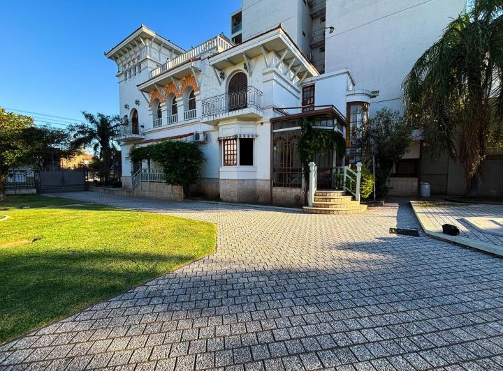 Casa · 659m² · 9 Ambientes · 1 Cochera