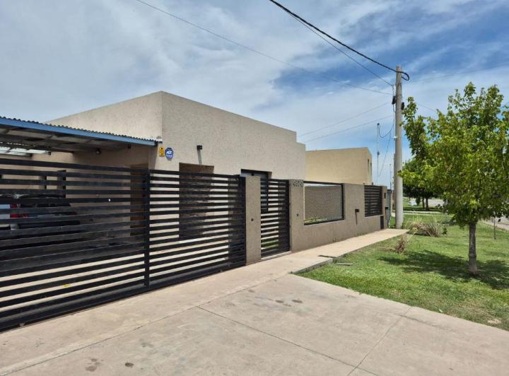 Casa · 90m² · 3 Ambientes · 1 Cochera