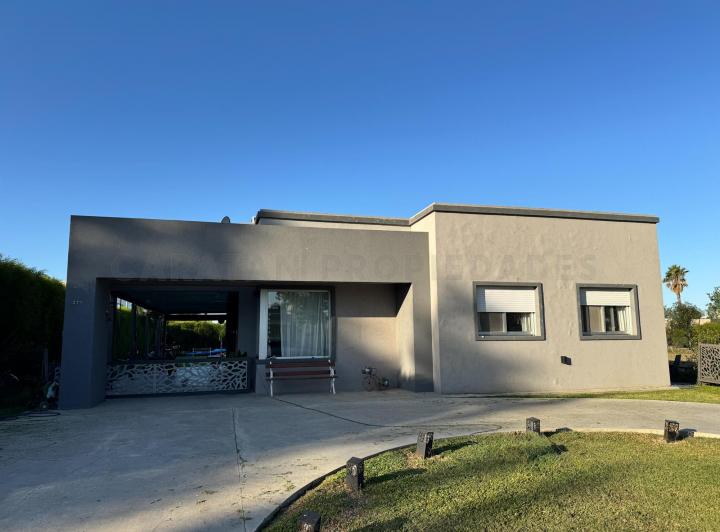 Casa · 206m² · 3 Dormitorios · 3 Cocheras