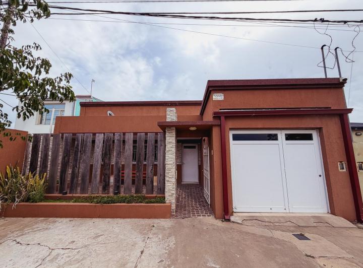 Casa · 160m² · 6 Ambientes · 1 Cochera
