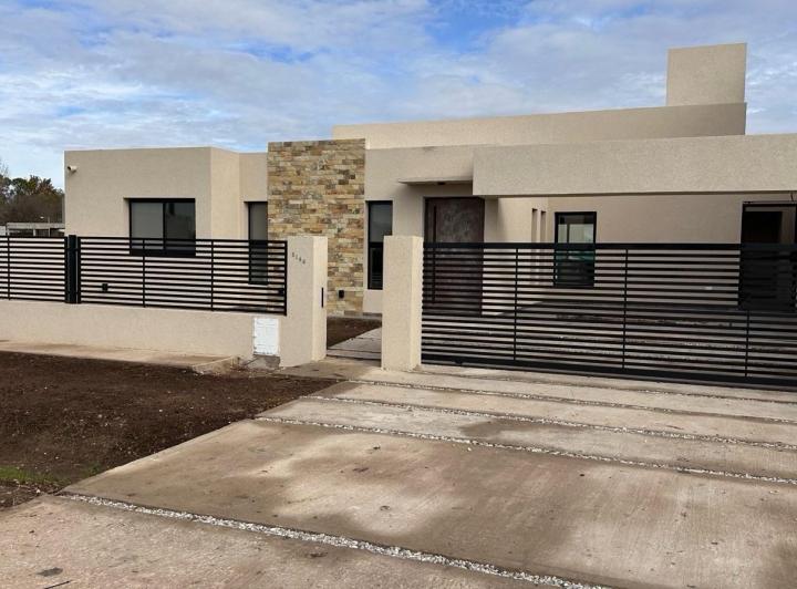 Casa · 135m² · 5 Ambientes · 2 Cocheras