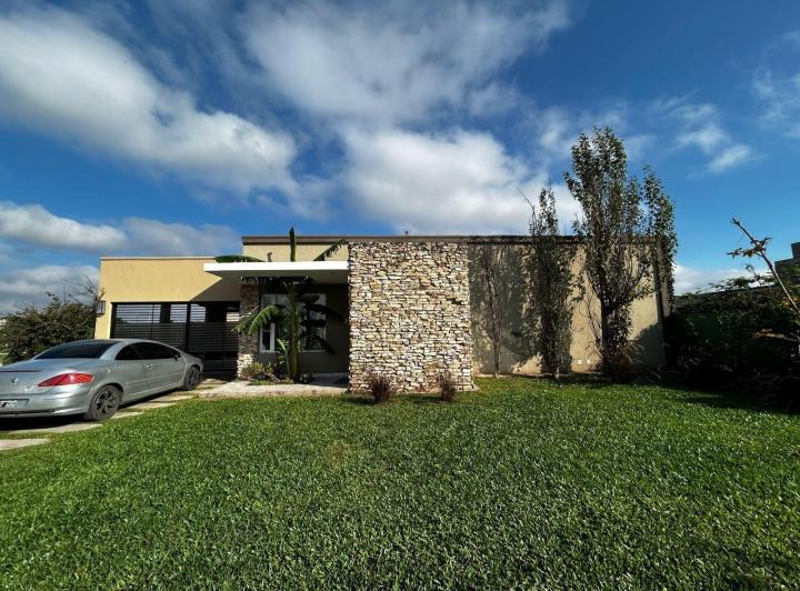 Casa · 1000m² · 2 Dormitorios