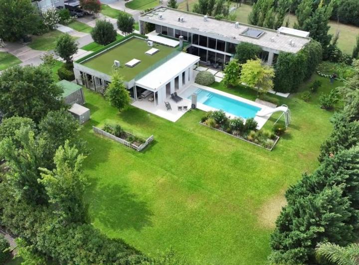 Casa · 611m² · 7 Ambientes · 4 Cocheras