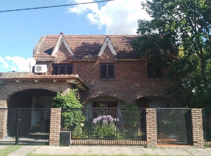 Casa · 127m² · 6 Ambientes · 1 Cochera