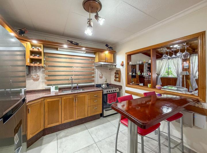 Casa · 81m² · 5 Ambientes