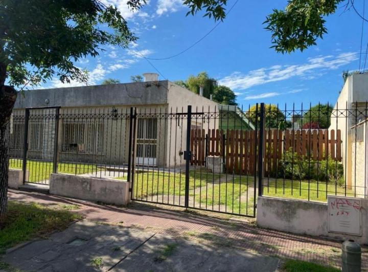 Casa · 90m² · 5 Ambientes · 2 Cocheras