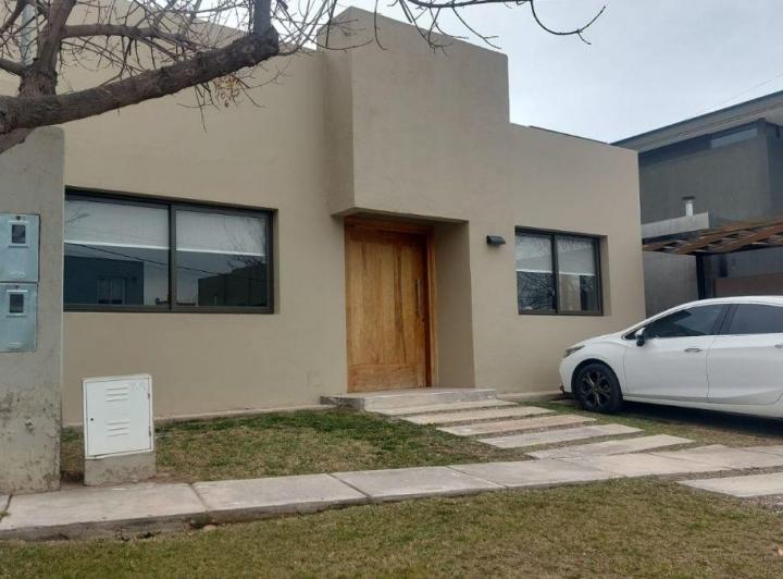 Casa · 150m² · 4 Ambientes · 1 Cochera