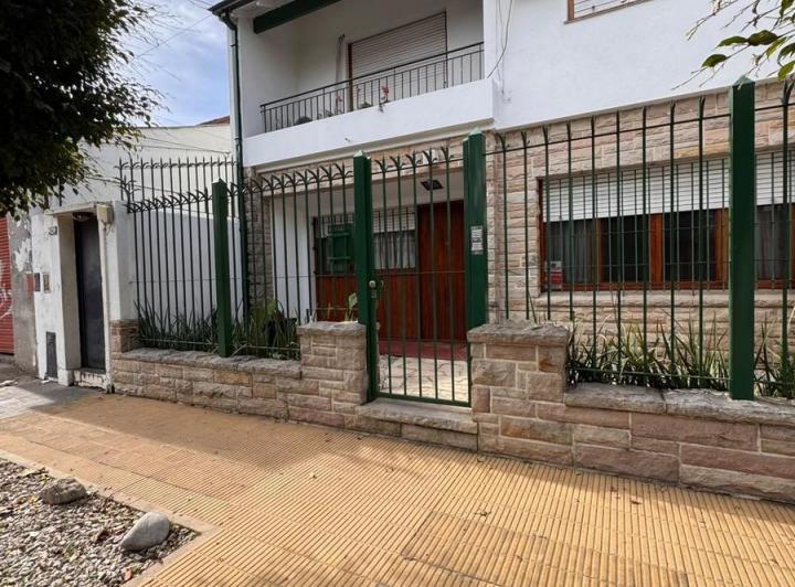 Casa · 4 Ambientes · 1 Cochera